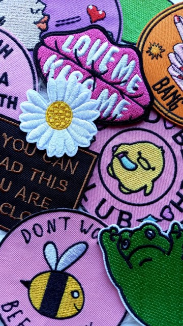 Roze Mond met tekst embleem