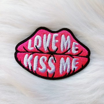 Roze Mond met tekst embleem