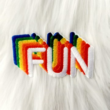 Het Fun Embleem  100 % Fun   Strijkembleem