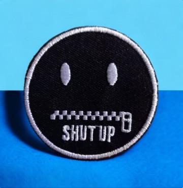 Shut Up Smiley Tekst Embleem
