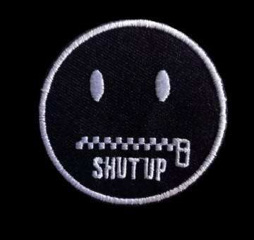 Shut Up Smiley Tekst Embleem